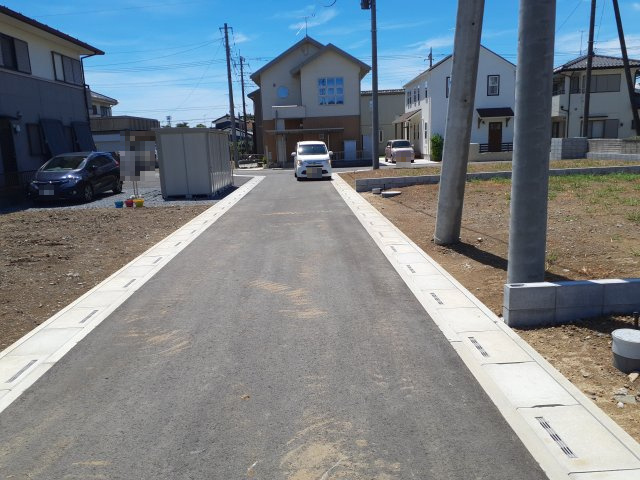 鴻巣市箕田の売地の前面道路含む現地写真