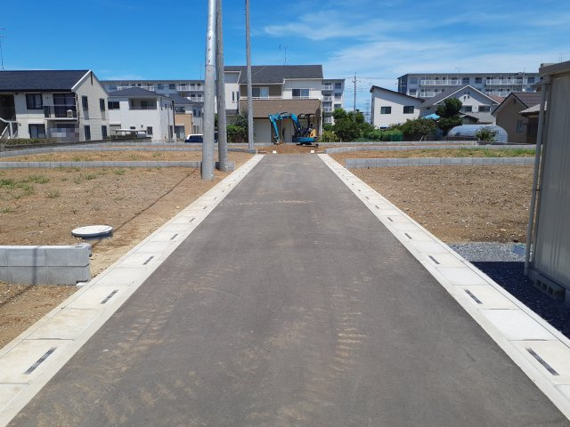 鴻巣市箕田の売地の前面道路含む現地写真