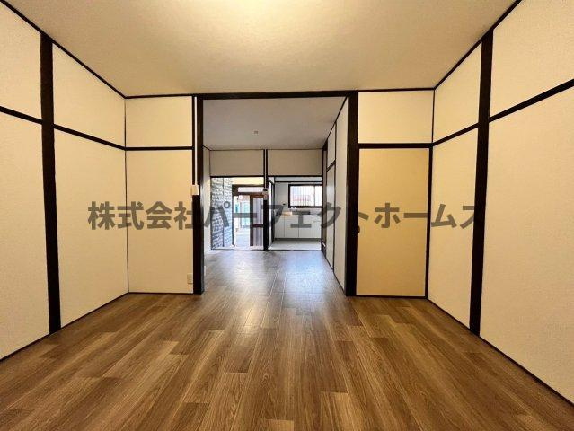 大利町テラスハウス　賃貸の居間・リビング|ゆったり過ごせる居間です