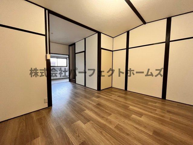 大利町テラスハウス　賃貸の洋室|落ち着いた色調の洋室です
