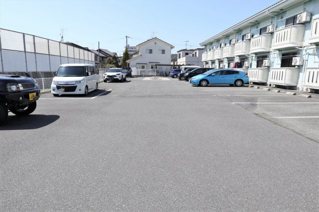 ヤングユーカリの駐車場