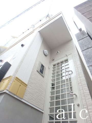 中野区沼袋２丁目のアパートのエントランス|建物の内部です