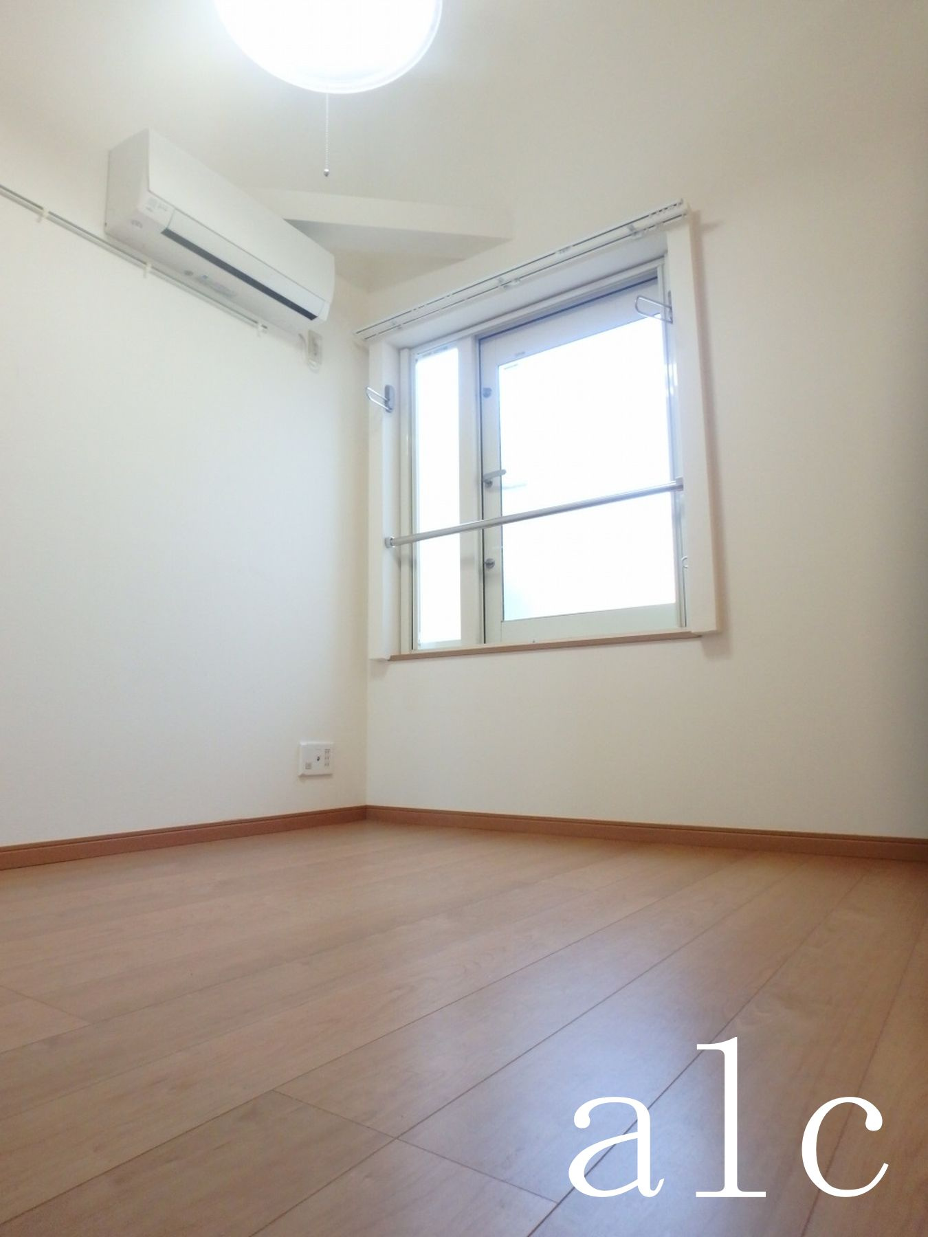 中野区沼袋２丁目のアパートの居間・リビング|おしゃれな居間です