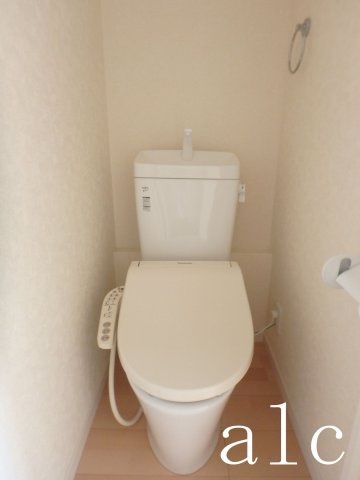 中野区沼袋２丁目のアパートのトイレ|ゆったりとした空間のトイレです