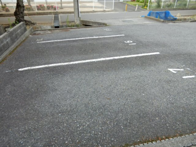 サンシティ下手野の駐車場
