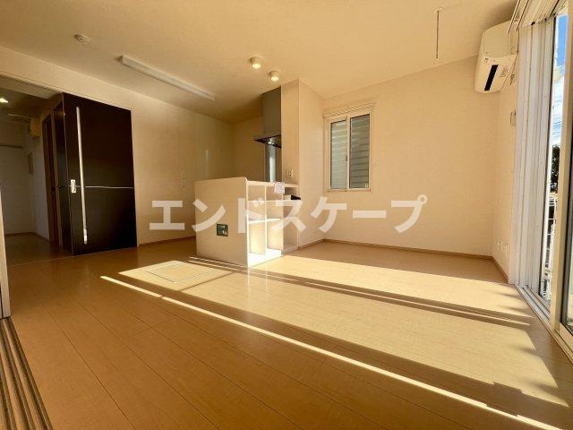 カーサ・コンフォルトの居間・リビング|高崎、前橋エリアのお部屋探しはエンドスケープまで！お客様の理想お聞かせ下さい♪