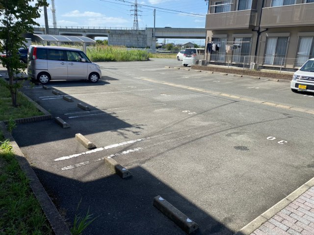 シャーメゾン蒲船津の駐車場