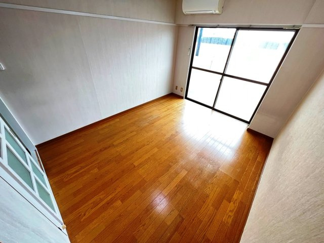 コスモ中浜の洋室