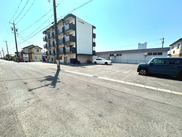 コスモ中浜の駐車場