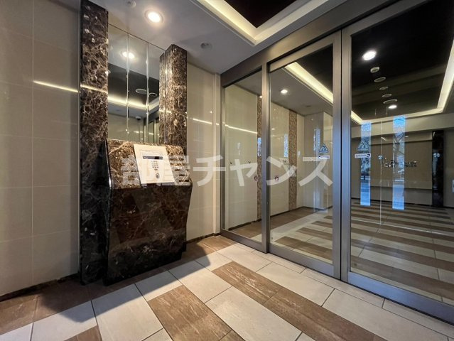 プレサンス丸の内雅殿のエントランス