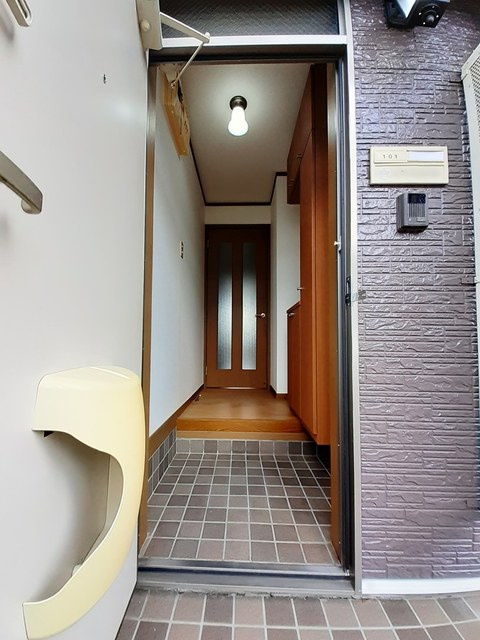 フォレスタ大脇谷の玄関