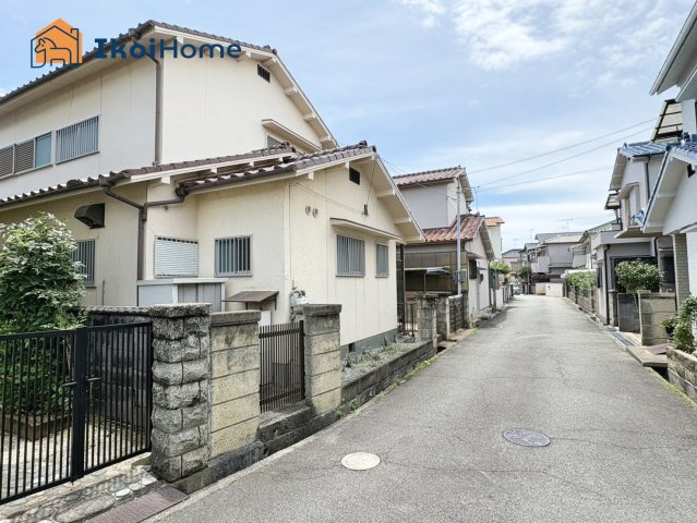 明石市大久保町森田 土地の前面道路含む現地写真|●年中無休：当日予約可●北西向きで日当たりや通風は良好です。周辺は車通り少なく静かな環境です。