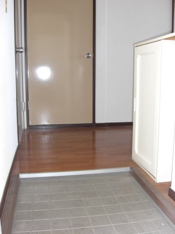 苑南ハイツの玄関