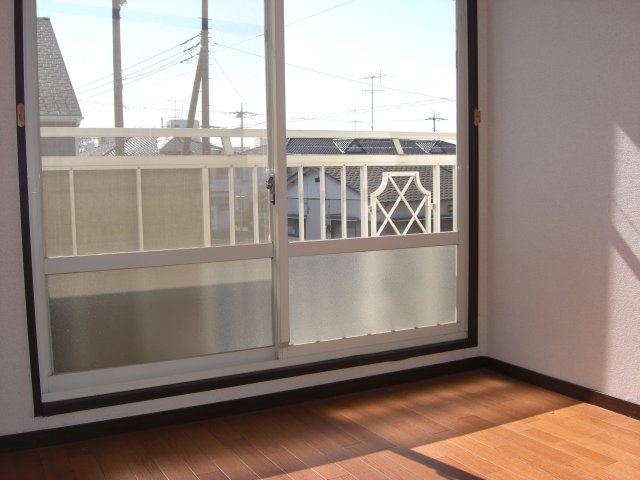 苑南ハイツの洋室