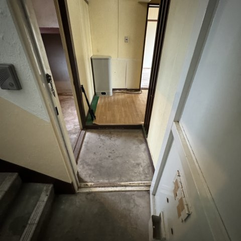 高砂ハイツD棟の玄関