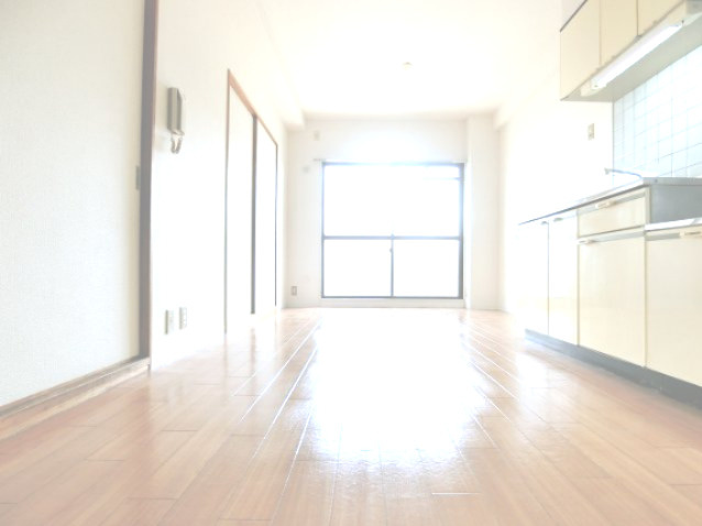 バルカン富田林の居間・リビング|同物件別部屋