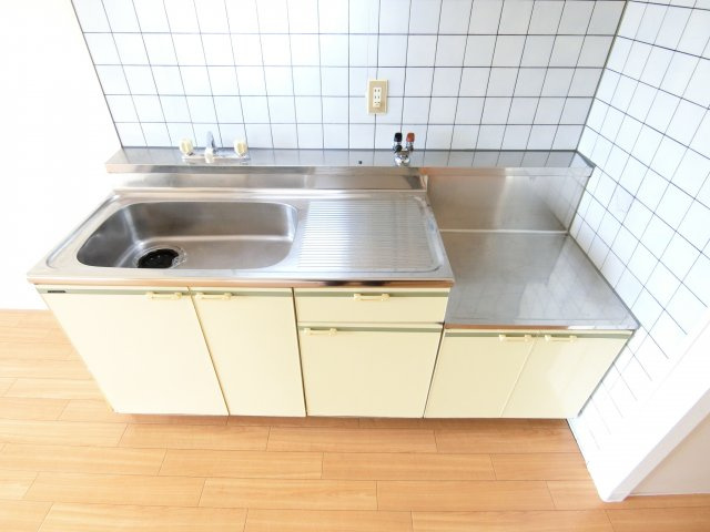 バルカン富田林のキッチン|同物件別部屋