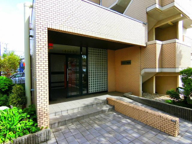 バルカン富田林のエントランス