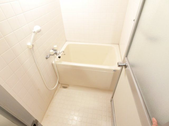 バルカン富田林の浴室|同物件別部屋