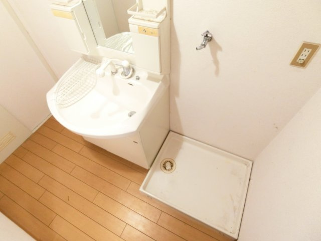 バルカン富田林の洗面所|同物件別部屋