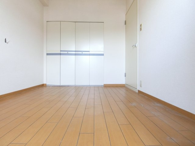 バルカン富田林の洋室|同物件別部屋