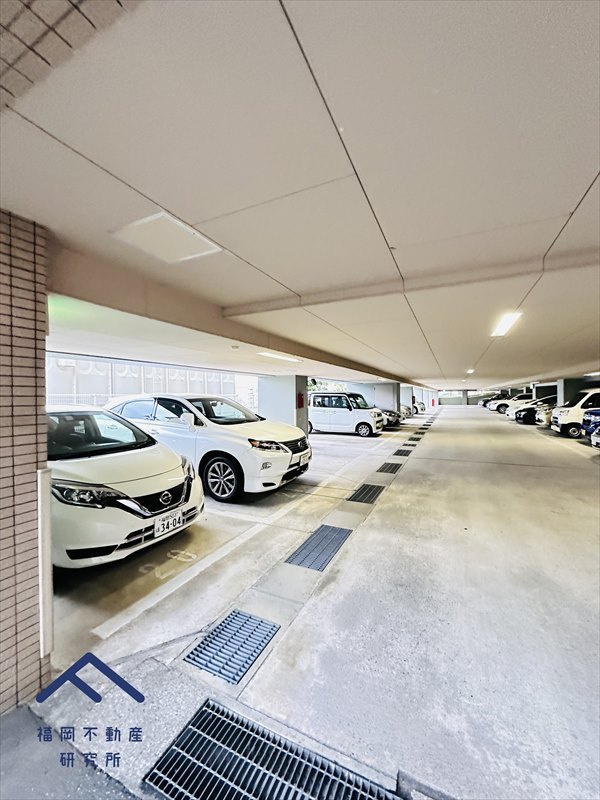 長丘シティハウスの駐車場