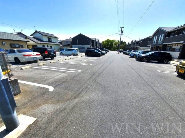クレール水神 C棟の駐車場
