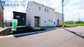 【外観】 | 甲府市下小河原 新築戸建全3棟2号棟 前面道路6ｍ 車4台　土地205.78ｍ2