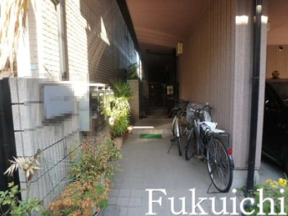 ブリリアント田村のエントランス