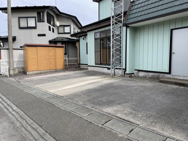 八戸市石堂1丁目の駐車場