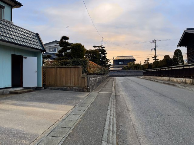 八戸市石堂1丁目の前面道路含む現地写真