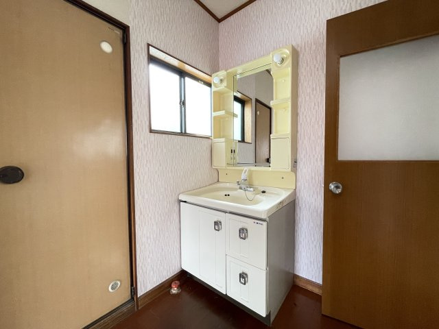 八戸市石堂1丁目の独立洗面台