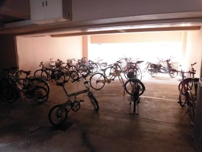 エステムコート御所南の駐車場|駐輪場