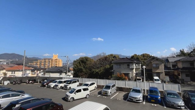 【展望】 | 【上質リフォーム】ペルル中山南参番館 | 【四季を感じる】
四季の移ろい・爽やかな青空や風を感じられ
自然を愉しめるパノラマビュー。
毎日の暮らしに余裕を感じさせてくれる、
遮る物の無い開放的な眺望を是非、ご堪能ください。