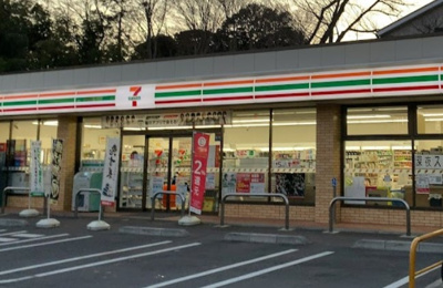 【周辺】 | 小俣邸　13562 | セブンイレブン 練馬中村かしわ公園前店まで285ｍ