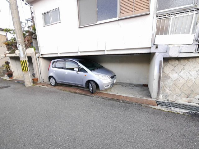 鈴蘭台東町２丁目の駐車場|車高160ｃｍ程度