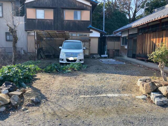 草津市矢橋町の倉庫の庭