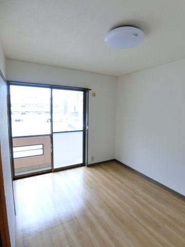 メゾンブライトＥの洋室