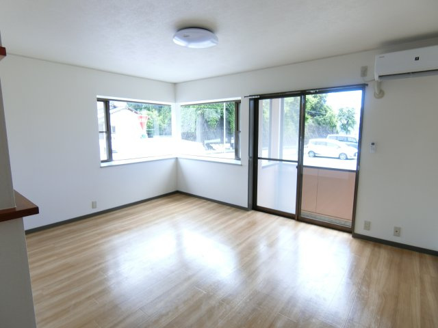 メゾンブライトＥの居間・リビング