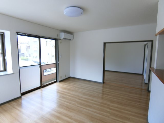 メゾンブライトＥの居間・リビング