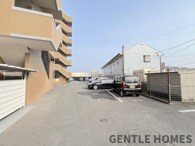 JGMヴェルデ前原の駐車場