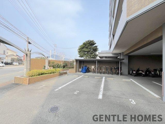 JGMヴェルデ前原の駐車場