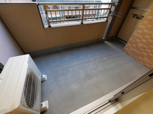 大阪市中央区南久宝寺町２丁目の賃貸マンションのバルコニー