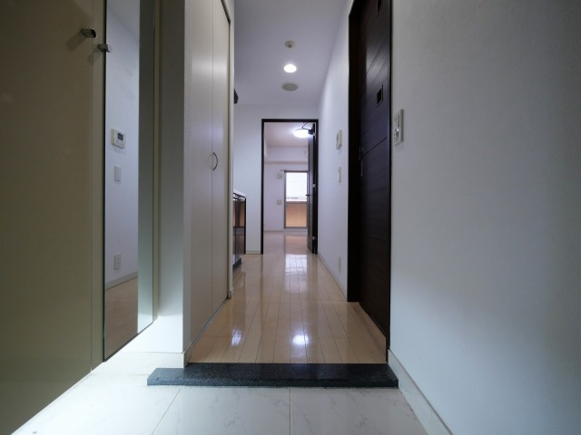 クラウンハイム北心斎橋フラワーコートの玄関