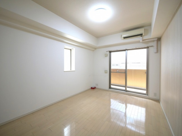 クラウンハイム北心斎橋フラワーコートの居間・リビング