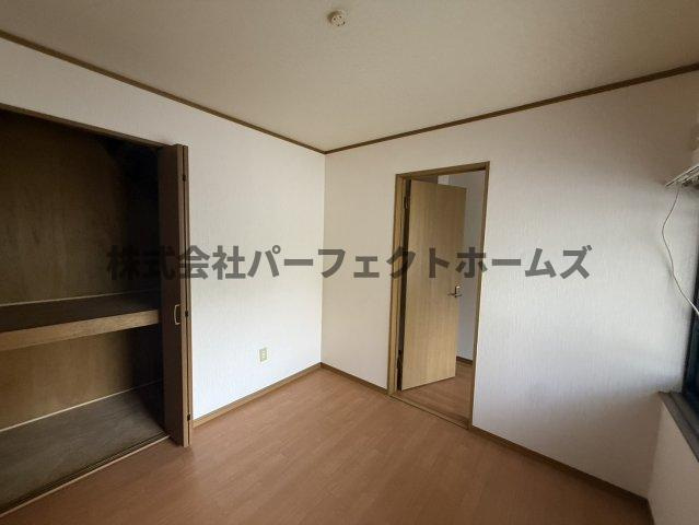 美井元町戸建　賃貸の洋室|落ち着いた色調の洋室です