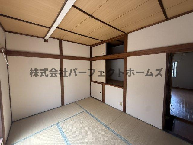 美井元町戸建　賃貸の和室|落ち着いた雰囲気の和室付きです