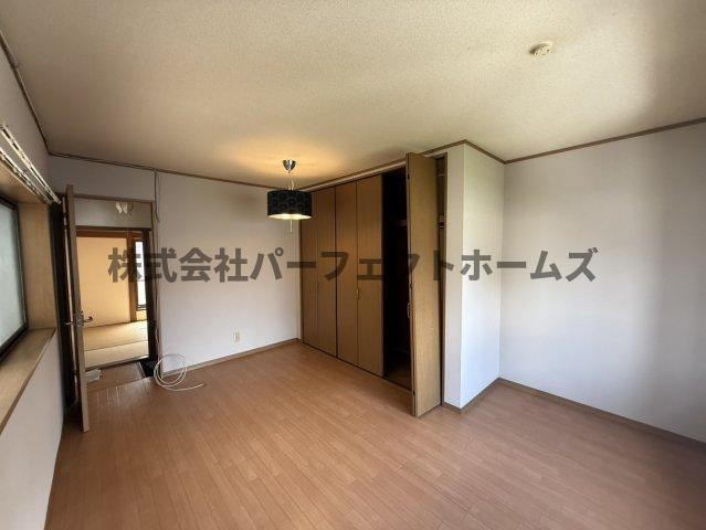 美井元町戸建　賃貸の洋室|コンパクトで使いやすい洋室です