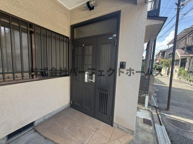 美井元町戸建　賃貸の玄関|シンプルで使いやすい玄関です