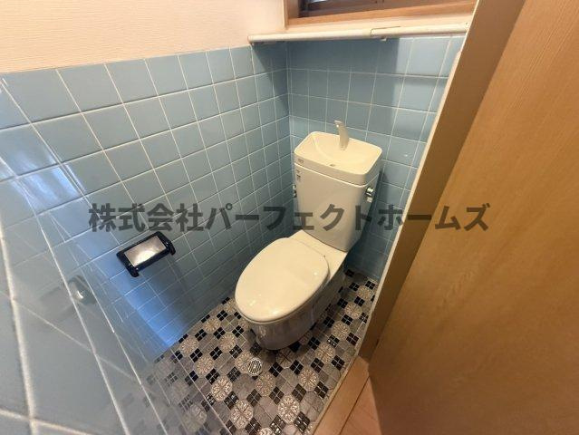 美井元町戸建　賃貸のトイレ|落ち着いたトイレです